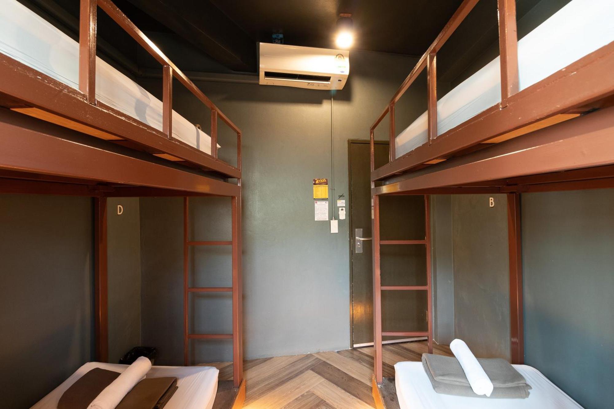 Loftel 22 Hostel Bangkok Exterior photo