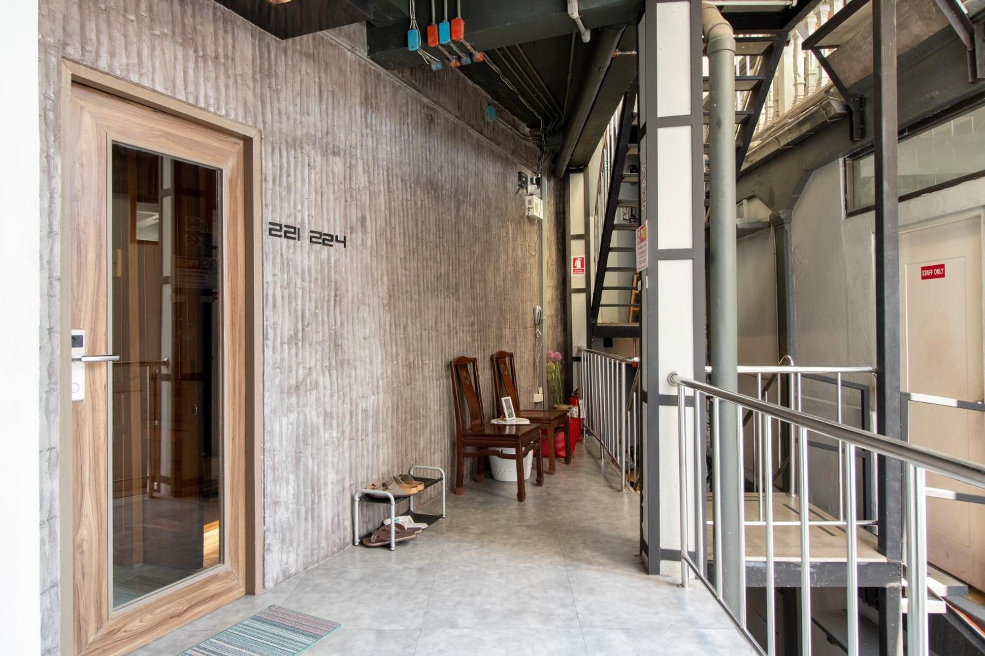 Loftel 22 Hostel Bangkok Exterior photo