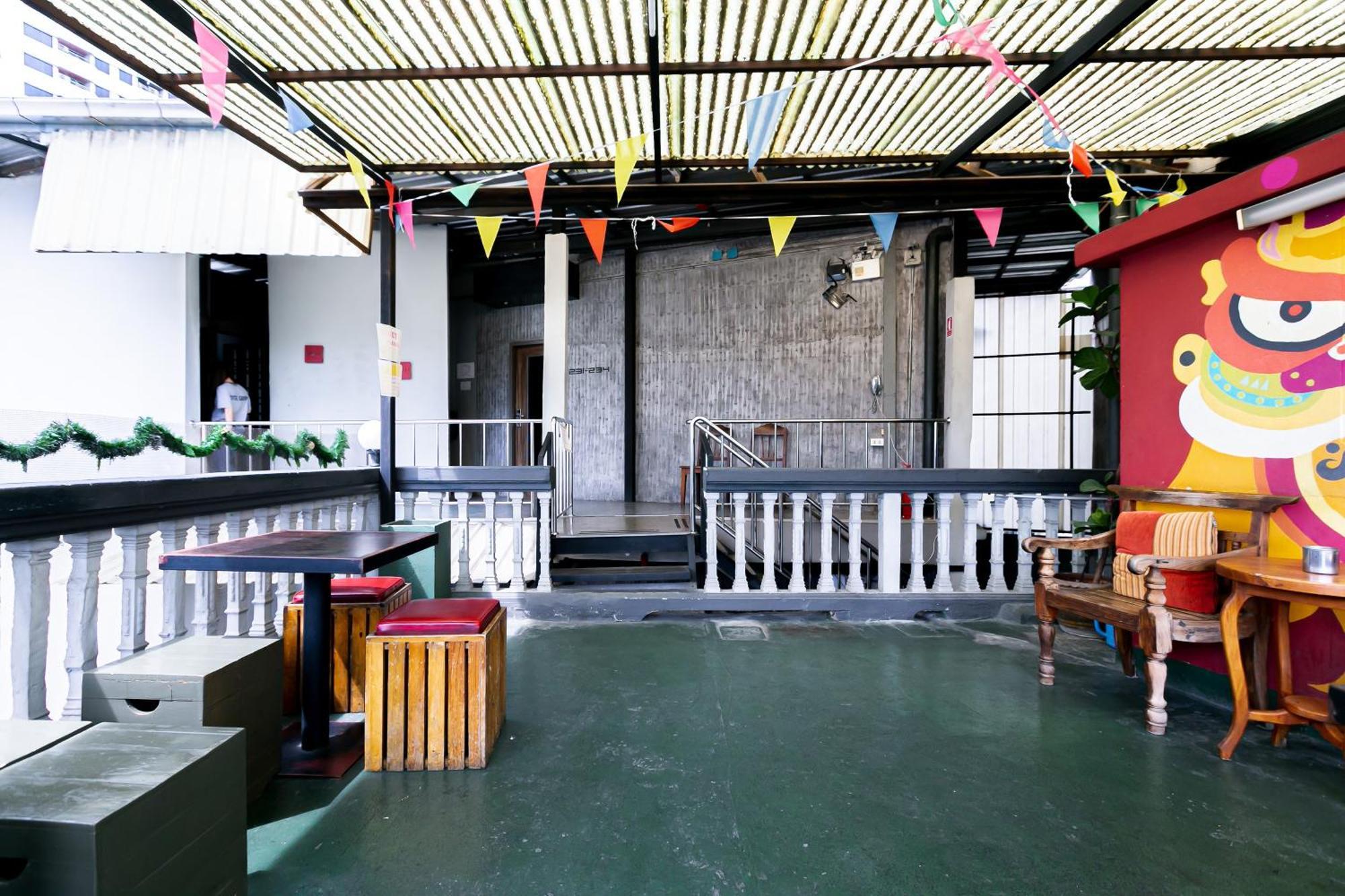 Loftel 22 Hostel Bangkok Exterior photo