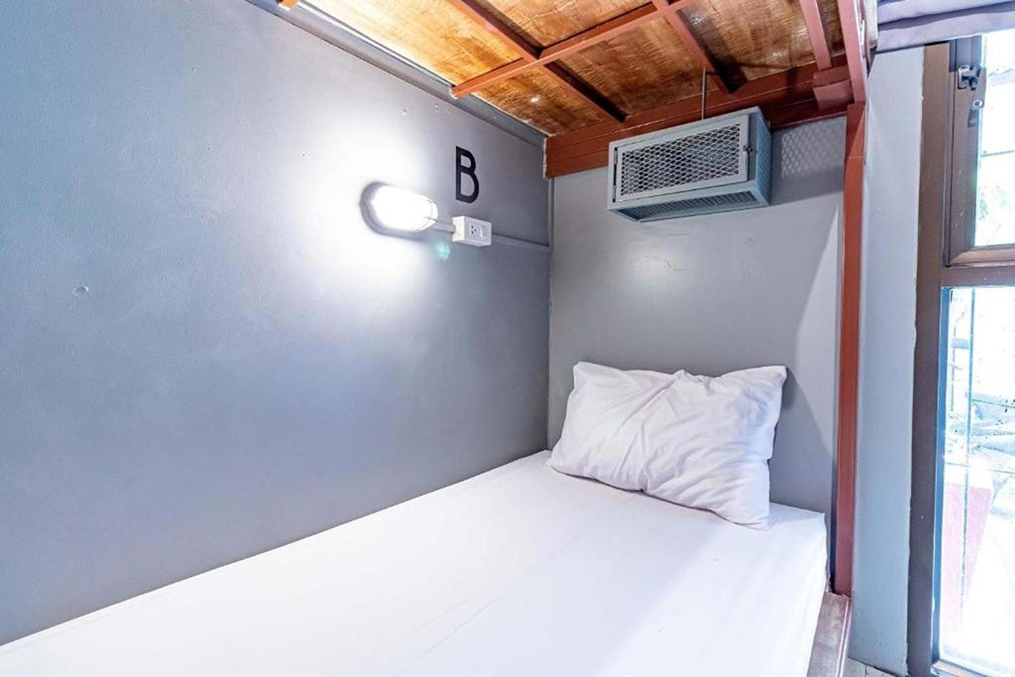 Loftel 22 Hostel Bangkok Exterior photo