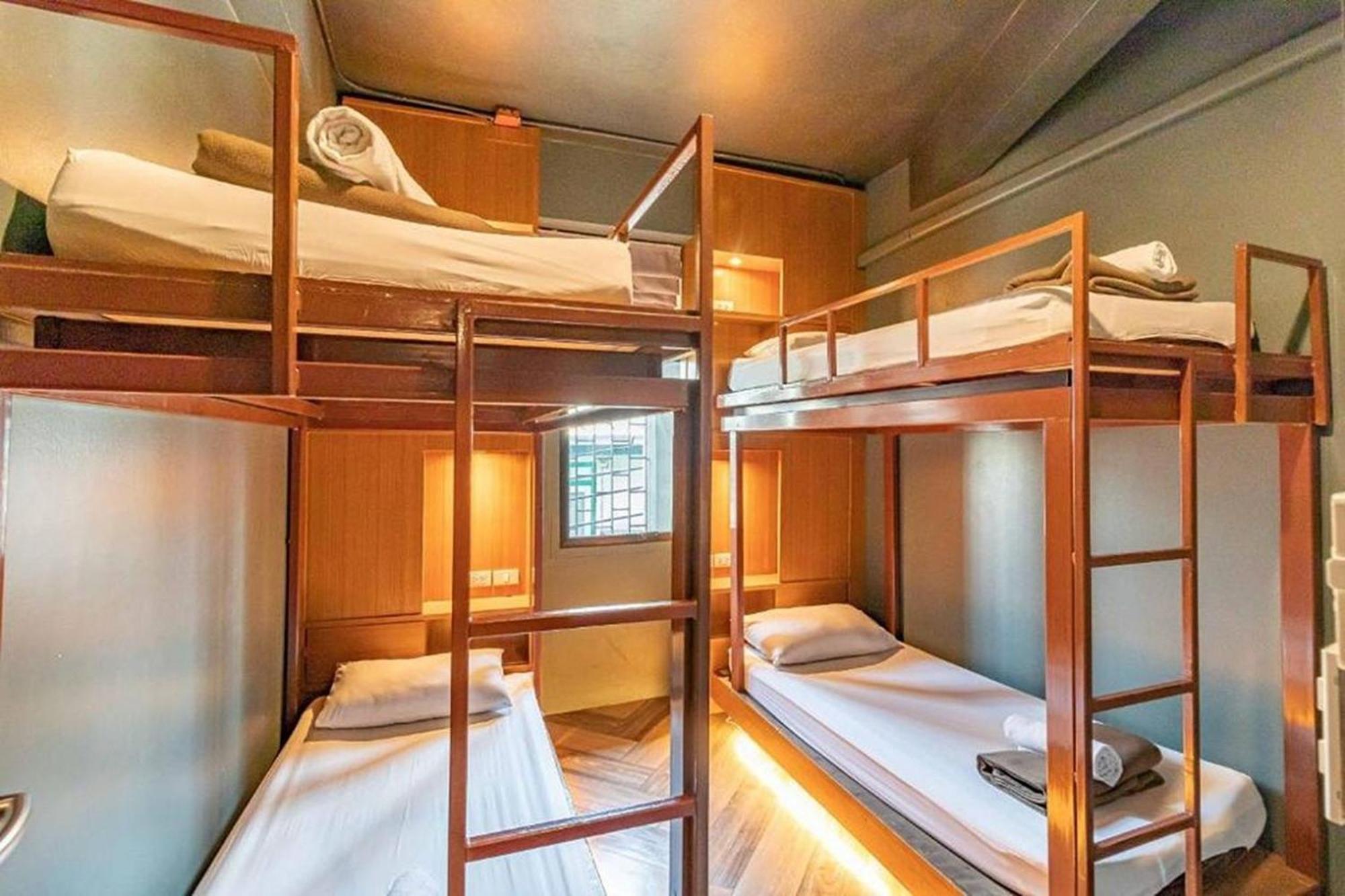 Loftel 22 Hostel Bangkok Exterior photo